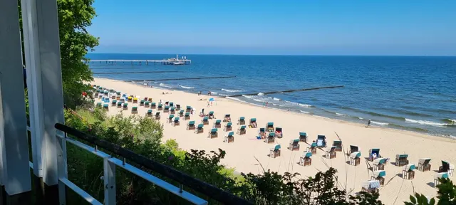 Blick auf Strand und Seebrücke